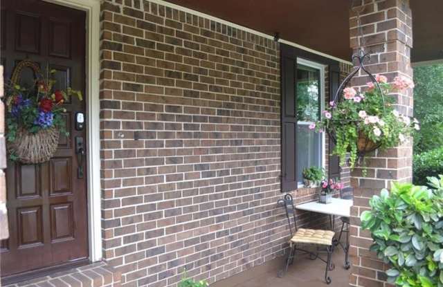 1410 Shady Cove Lane Gallery 3