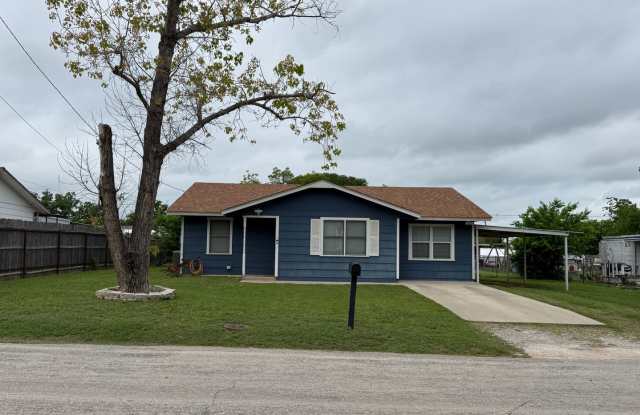 3 Bedroom Home With Large Fenced In Yard - 2403 Avenue D, Brownwood, TX 76801