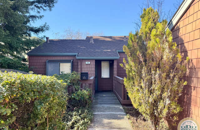 Charming 3-Bedroom, 2.5-Bathroom Condo in Novato photos photos