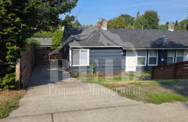 Remodeled Bremerton Duplex with fully fenced back yard for Rent photos photos