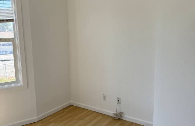 890 Mead Ave Gallery 2