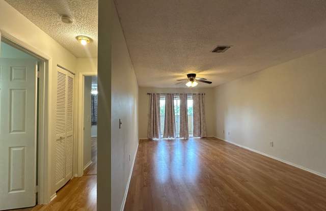 Updated Second floor 2BR/2BA Condo in Oxford Square | Water & Sewer Included Gallery 4