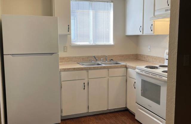 Ground level 1 bedroom apartment in Keizer photos photos