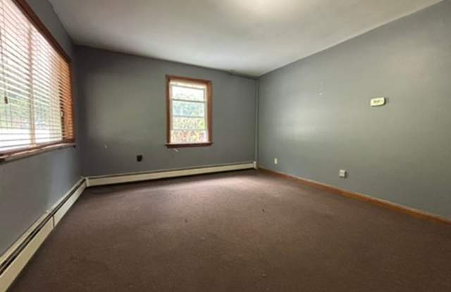2 Bed | 1 Bath | Value Rental Gallery 3
