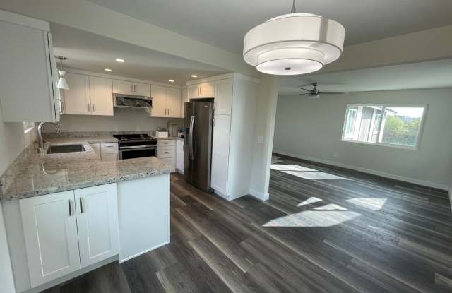 Charming 2BR/1BA - Newer Kitchen, Bathroom, Flooring and Paint! 1 Car Garage with washer/dryer hook ups.! Water/Trash Included! - 2172 Via Sonora, Oceanside, CA 92054