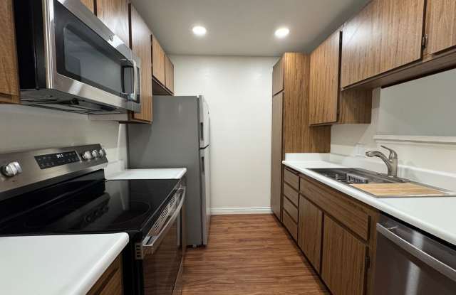 1Bd/1Ba Condo in Gated Huntington Beach Community! photos photos