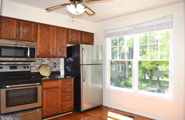 8725 DELCRIS DRIVE Gallery 4
