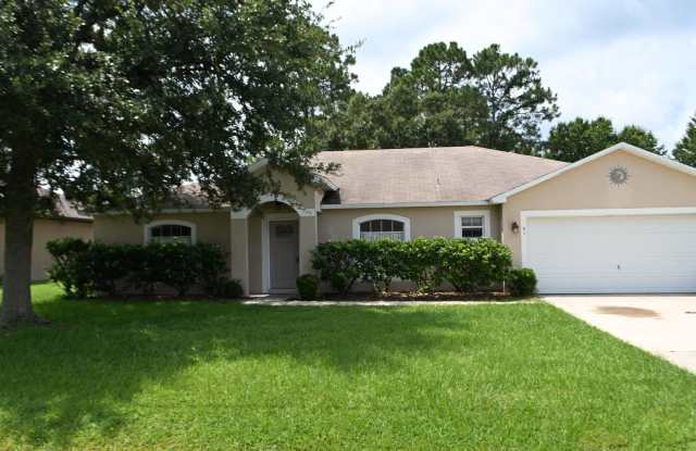 Large 4 bedroom home awaits your arrival! Gallery 1