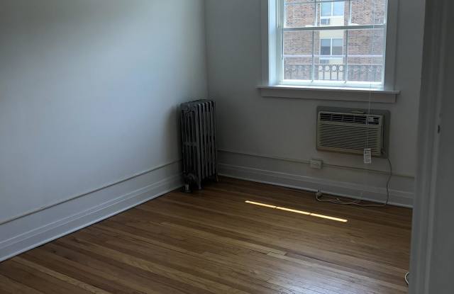 829 Foster St Gallery 3