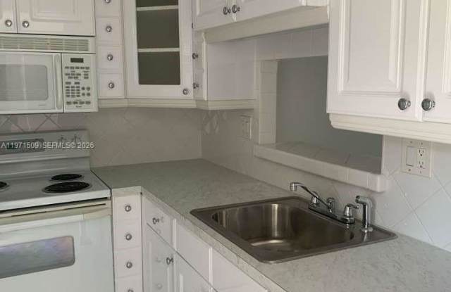 5003 NW 35th St photos photos