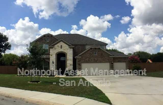 4BR/3.5BA | Single Family Home | 3-Car Garage Parking | Fenced backyard! Gallery 3
