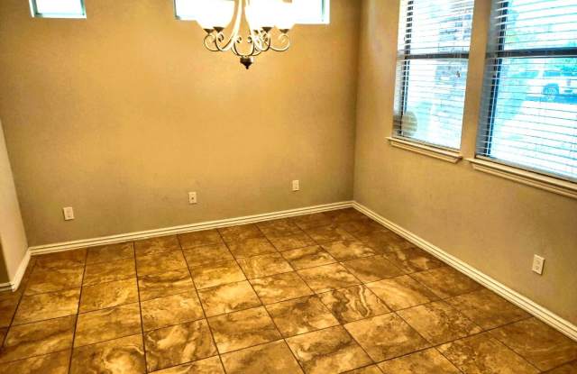 Dazzling Two Story Westside Home With Refrigerated Air Located In Quiet Neighborhood Gallery 4