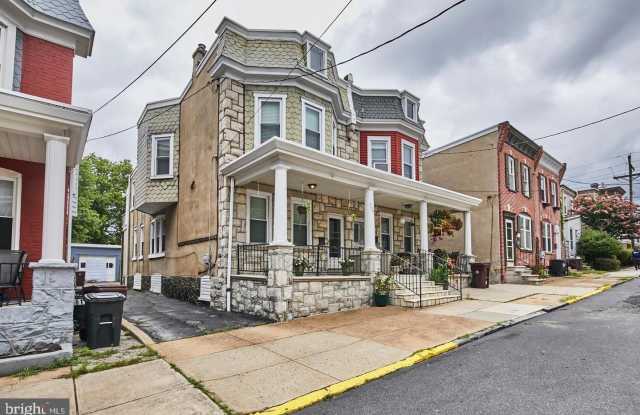 1607 W 9TH ST photos photos