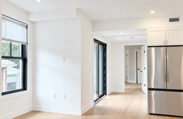 Charming 2 Bedroom- No Broker Fee Gallery 3