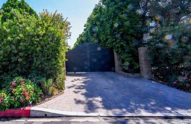4410 Mammoth Avenue - 4410 Mammoth Avenue, Los Angeles, CA 91423