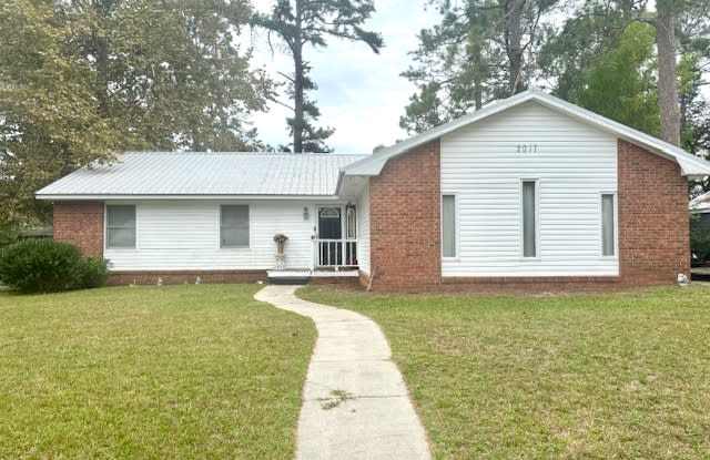 2017 Bradley Avenue - 2017 Bradley Avenue, Valdosta, GA 31602