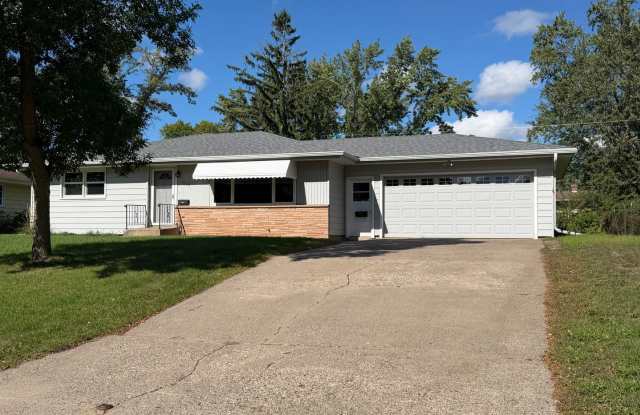 4 Bedroom House in North St. Cloud Gallery 1