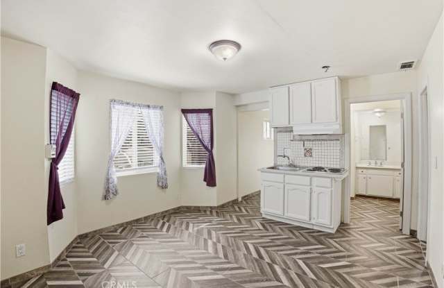 1581 Chanticleer photos photos