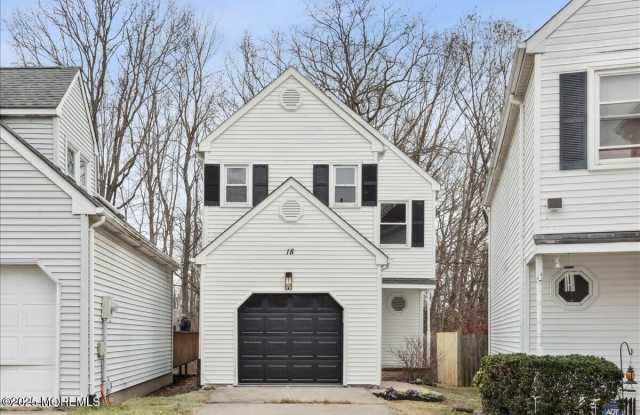 18 Oak Knoll Drive - 18 Oak Knoll Drive, Matawan, NJ 07747