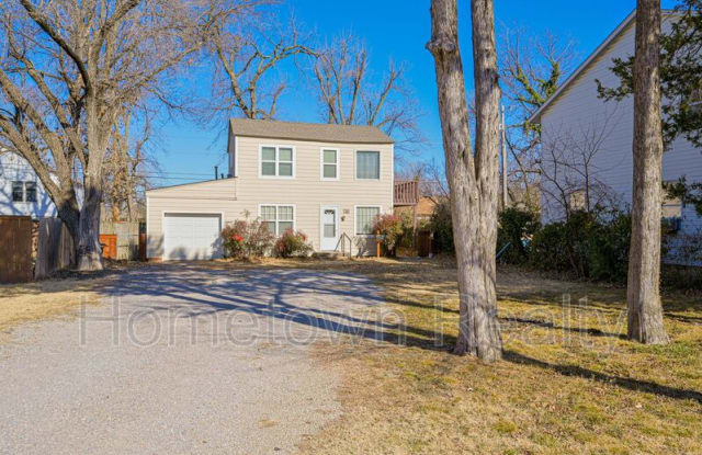 1127 W Eufaula Street - 1127 West Eufaula Street, Norman, OK 73069 1127 W Eufaula Street - 1127 West Eufaula Street, Norman, OK 73069