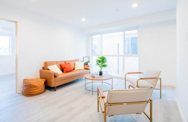 1815 W Adams Boulevard - Co-Living photos photos
