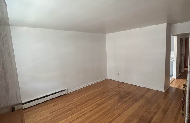 613 Jackson Avenue Gallery 2