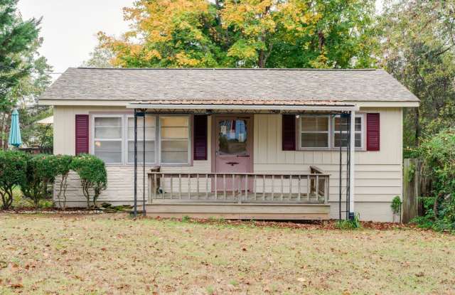 Cozy 2 Bed/1 Bath House, Park Like Setting, Pet Friendly, Fenced Yard - 1414 Pawnee Trail, Nashville, TN 37115
