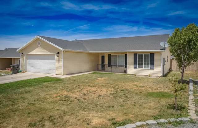 4 bedroom Home Available photos photos