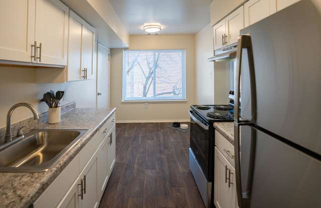 Willowdale Crossing Gallery 4