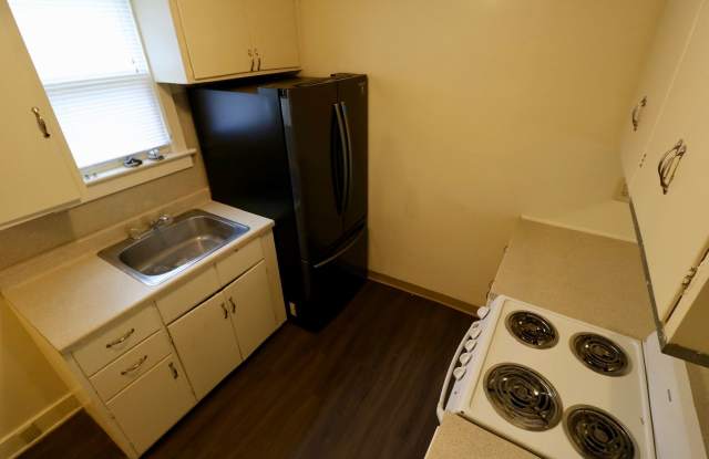 Two bedroom apartment near engineering and science buildings, 4 blocks from campus Gallery 3