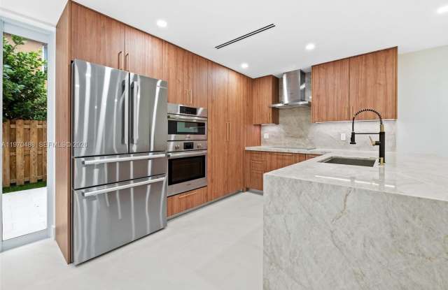 8511 NW 141st Terrace 405, Miami Lakes, FL 33016 photos photos