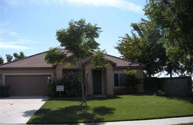 Beautiful Home Located NW Visalia, Quick Freeway Access photos photos