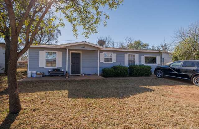 5349 Encino Road Gallery 1