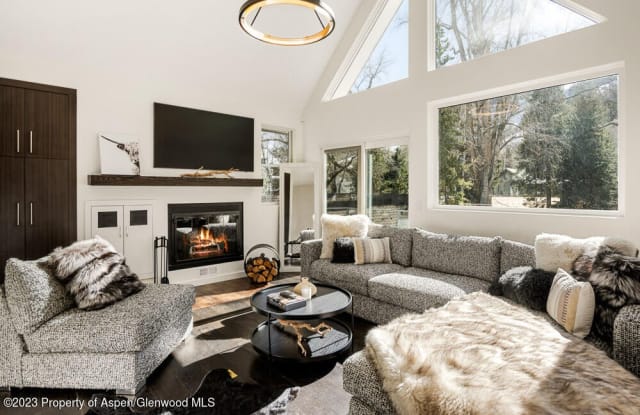 222 W Hopkins Avenue photos photos