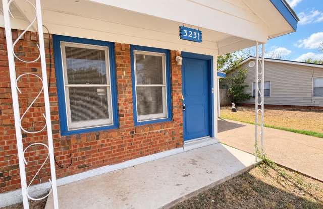 3/2 with carport! FRIDGE INCLUDED! Gallery 4