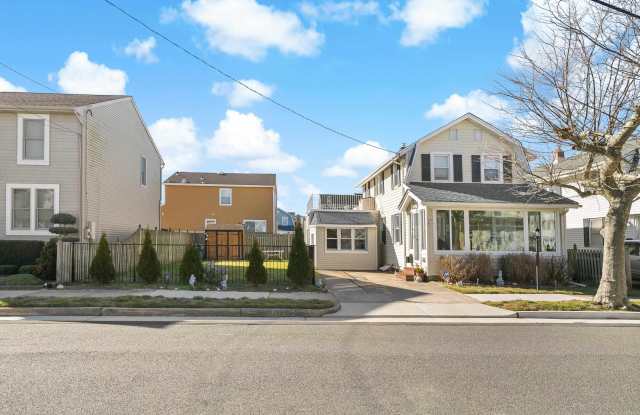 128 N Richards Ave Ave - 128 North Richards Avenue, Ventnor City, NJ 08406