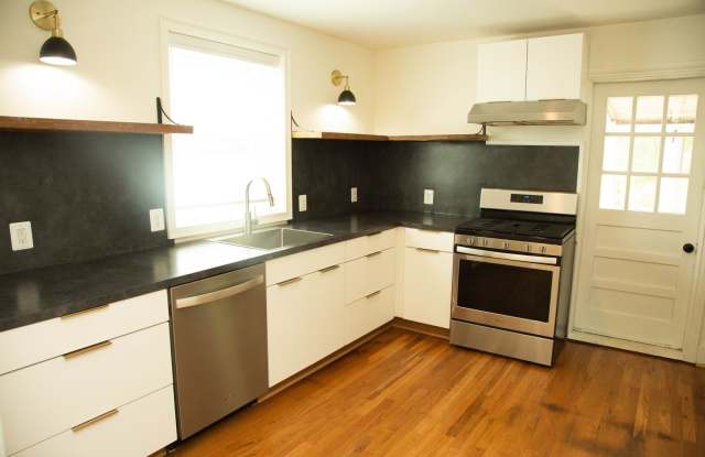 4 Bedroom House Available Near Scott Stadium and JPA photos photos