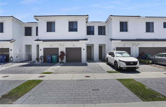 10968 SW 235th Ln - 10968 Southwest 235th Lane, Princeton, FL 33032