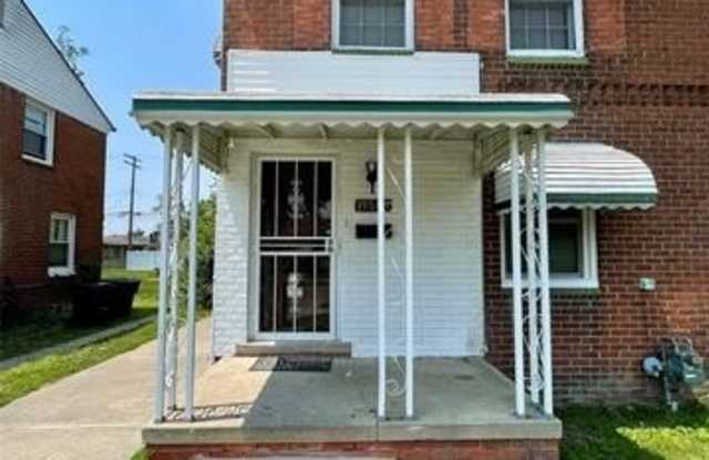 19505 Greenlawn Street photos photos