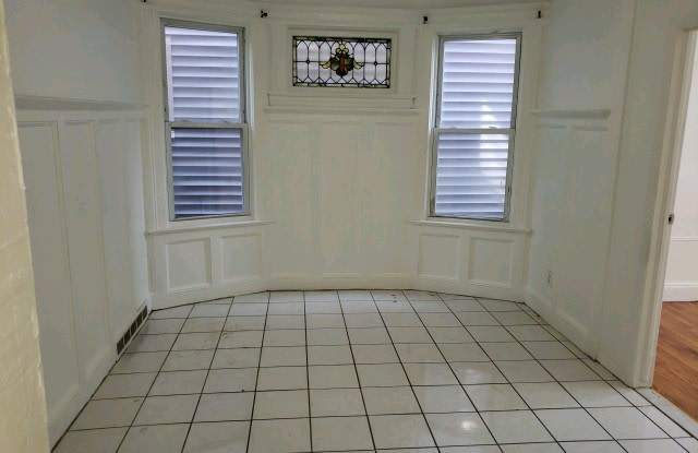 242 Grant Avenue - 1 Gallery 4