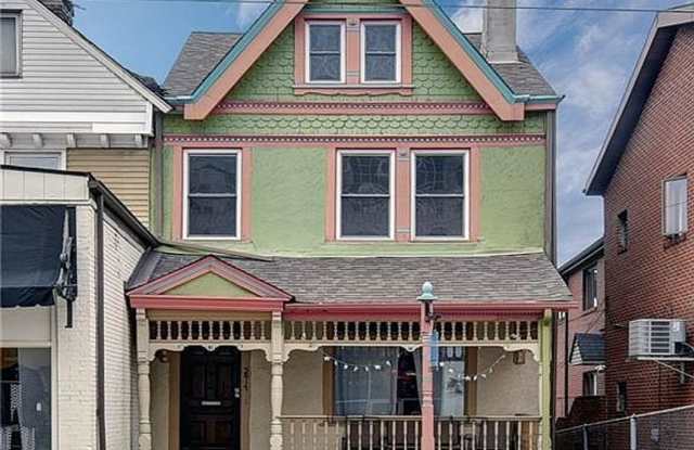 Large Home in ShadySide, Newly Rennovated! Gallery 1