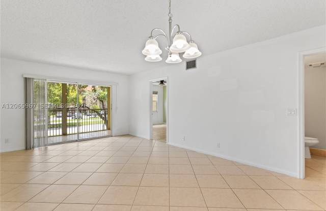 1100 SW 128th Ter Gallery 4