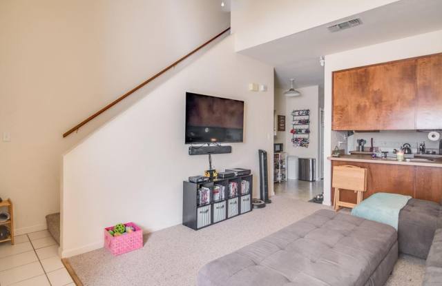 1816 SEAY Court Gallery 3