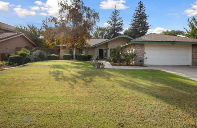 3 BEDROOM, 2 BATH HOME IN THE OAKS, SW - 9805 Mesa Oak Drive, Bakersfield, CA 93311