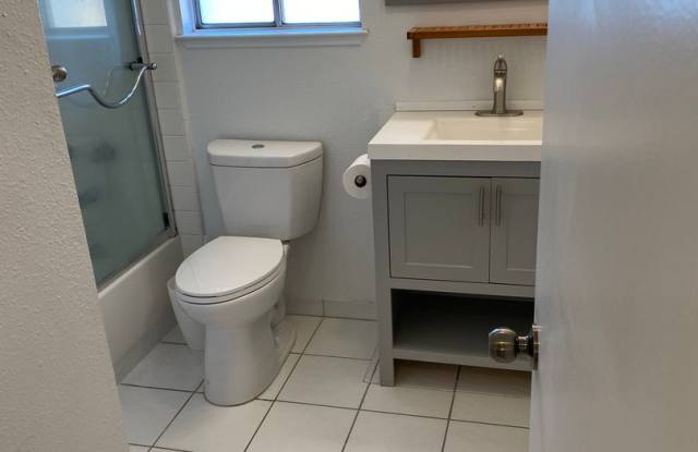 Clean Marina Condo (Park Marina) photos photos