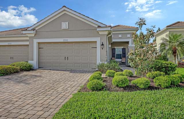 2/2 plus den Villa in Fairfield with a 2 car garage photos photos