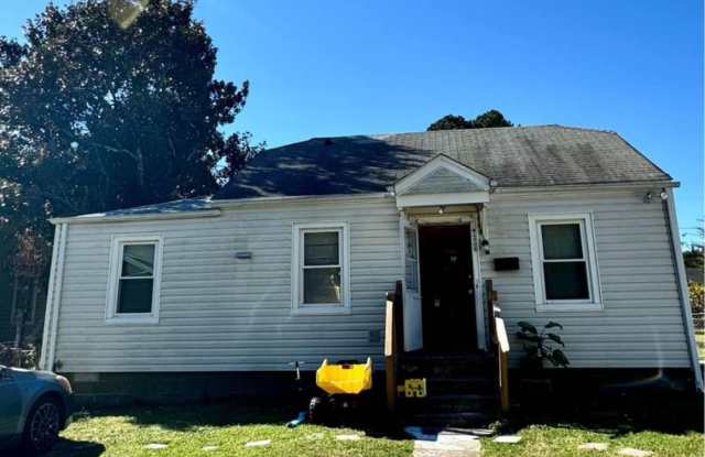 4 bedroom 2 bath house in Henrico County! All appliances, laundry, central hvac, big yard - 2408 Caddie Lane, Henrico County, VA 23223