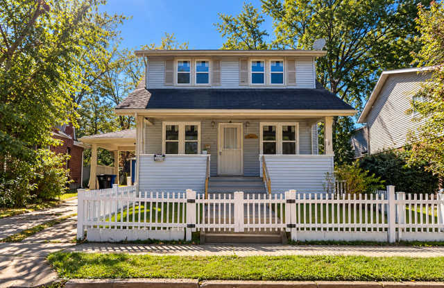 Charming South Akron Home with 4 Bedrooms, Fireplace & Spacious Living Areas! Gallery 1