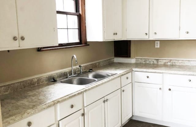 1453 E 24th Ave - 1453 Twenty-Fourth Avenue, Columbus, OH 43211