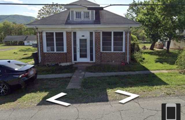 3 bedroom 1 bath House in Roanoke County - 2915 Mount Pleasant Boulevard, Roanoke County, VA 24014